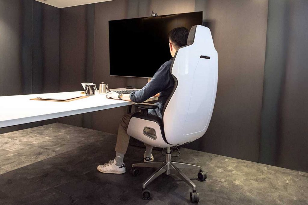 Thermaltake x Studio F. A. Porsche Argent E700 Gaming Chair 5