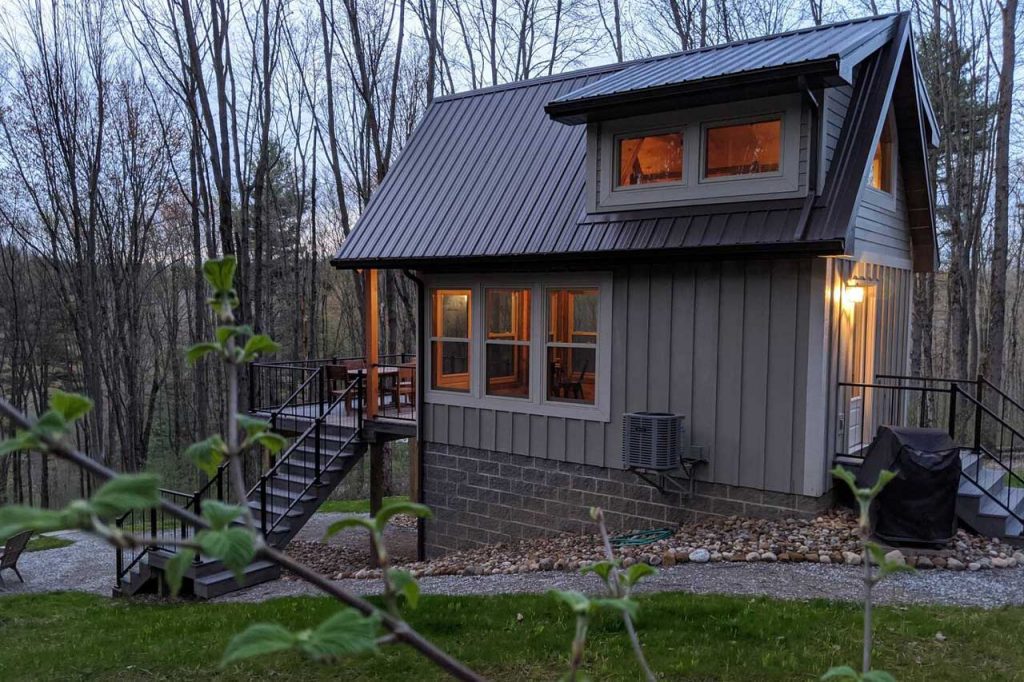 11 Best Airbnb Tiny Houses In the USA 2023 10
