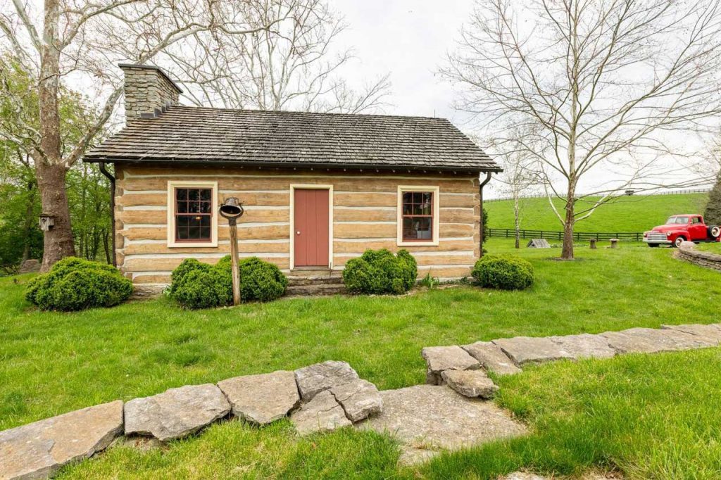 11 Best Airbnb Tiny Houses In the USA 2023 29
