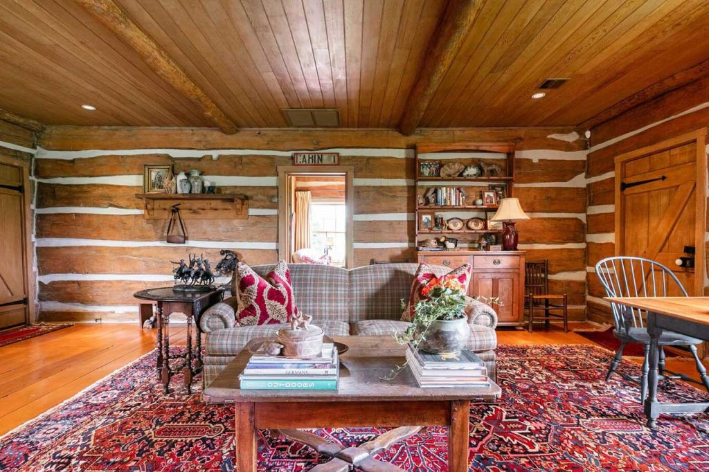 11 Best Airbnb Tiny Houses In the USA 2023 32