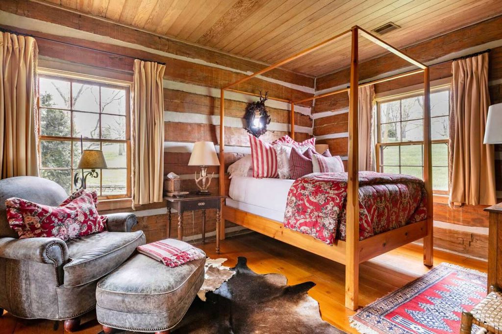 11 Best Airbnb Tiny Houses In the USA 2023 33