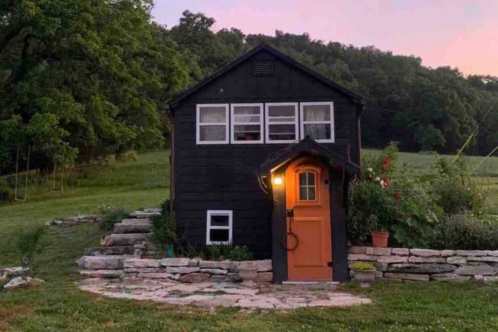 11 Best Airbnb Tiny Houses In the USA 2023 42
