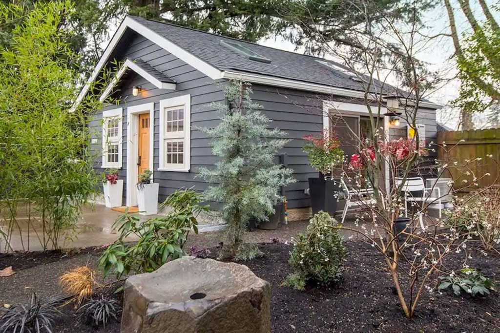 11 Best Airbnb Tiny Houses In the USA 2023 54