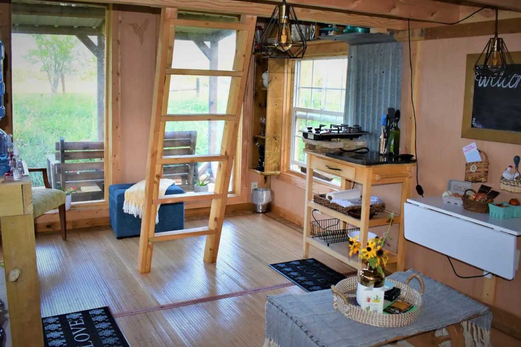 11 Best Airbnb Tiny Houses In the USA 2023 64