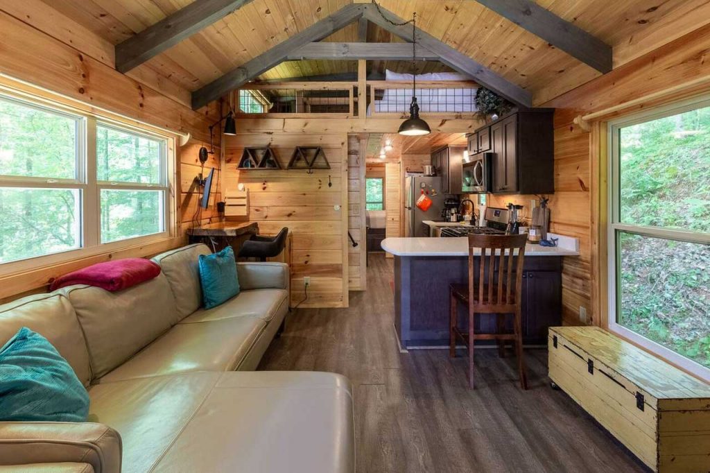 11 Best Airbnb Tiny Houses In the USA 2023 66