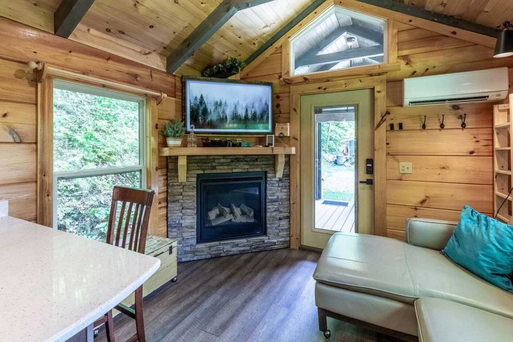 11 Best Airbnb Tiny Houses In the USA 2023 67