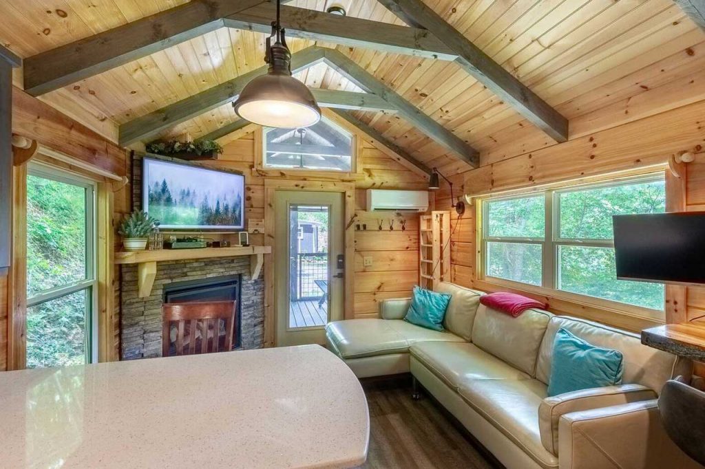 11 Best Airbnb Tiny Houses In the USA 2023 68