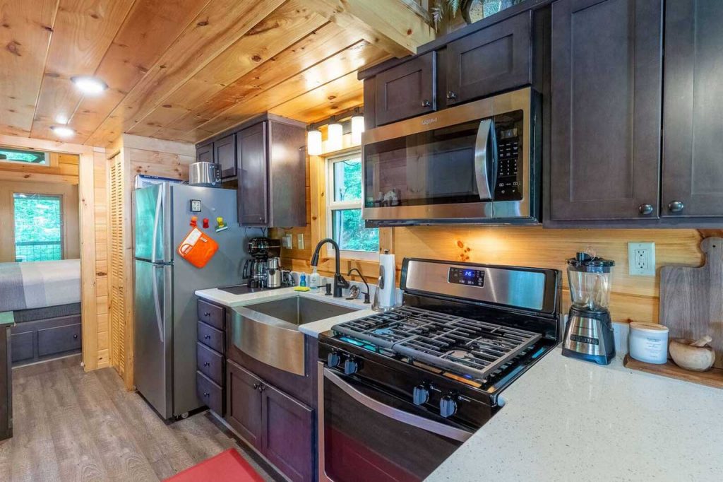 11 Best Airbnb Tiny Houses In the USA 2023 69