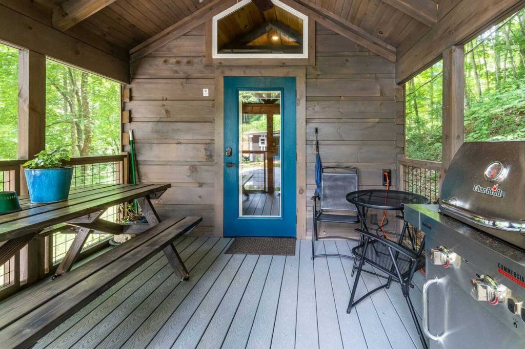 11 Best Airbnb Tiny Houses In the USA 2023 71