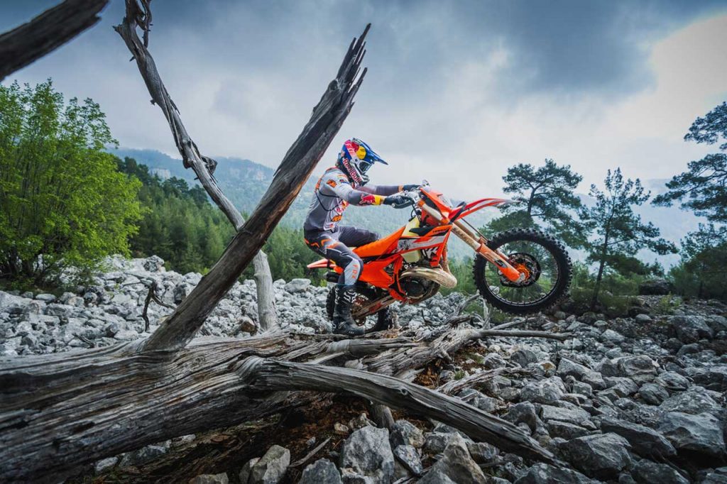 Conquer the Toughest Trails with the 2024 KTM 300 EXC Hardenduro 6
