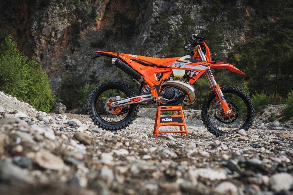 Conquer the Toughest Trails with the 2024 KTM 300 EXC Hardenduro 8