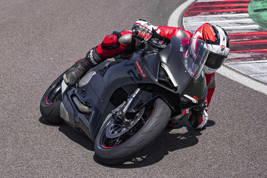 New Ducati Panigale V2 Black on Black 2